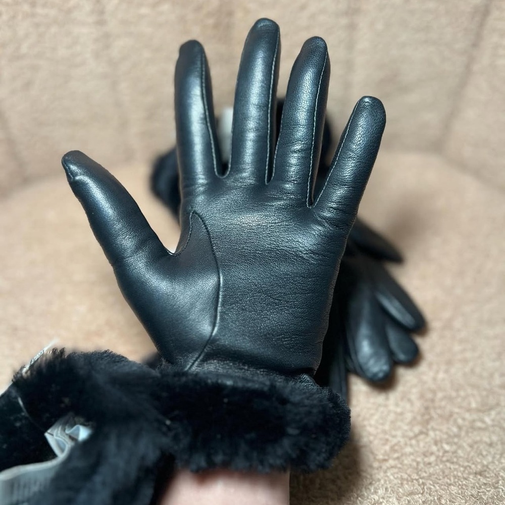 NWT UGG Black short Leather Gloves with Fur Cuff - Picture 7 of 7